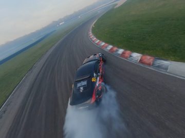 VR180 - 极速漂移 Drifting at Crepery Factory